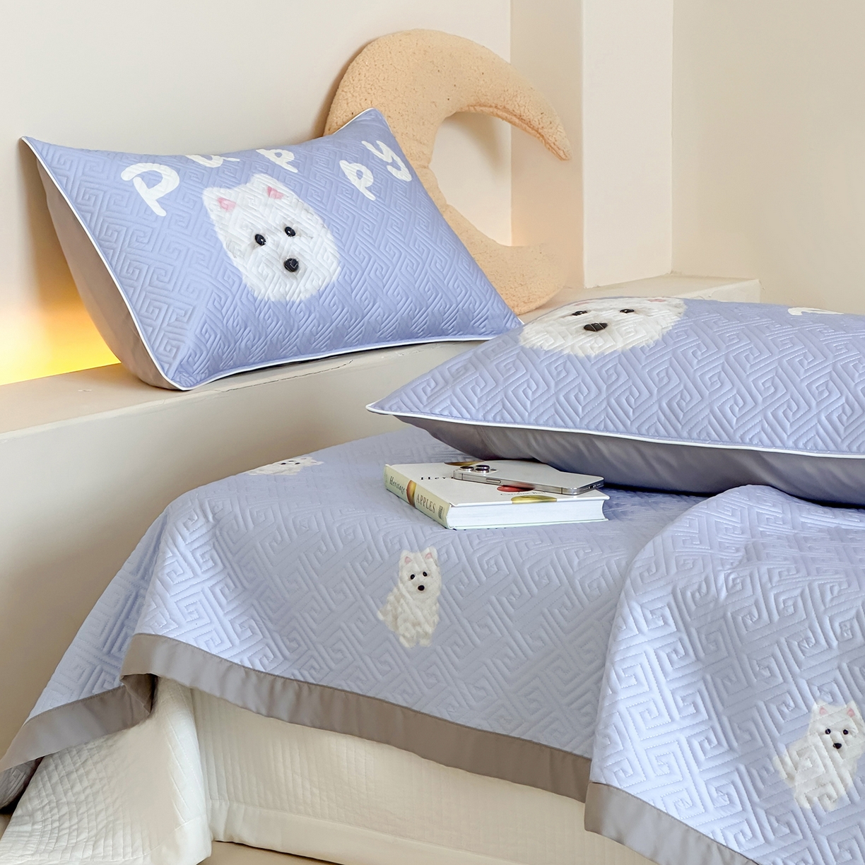 91家纺网 家纺一手货源 找家纺 琳可家居 2025春夏新款轻奢宽边数码印花兰精天丝床盖萌物系列 萌宠小狗