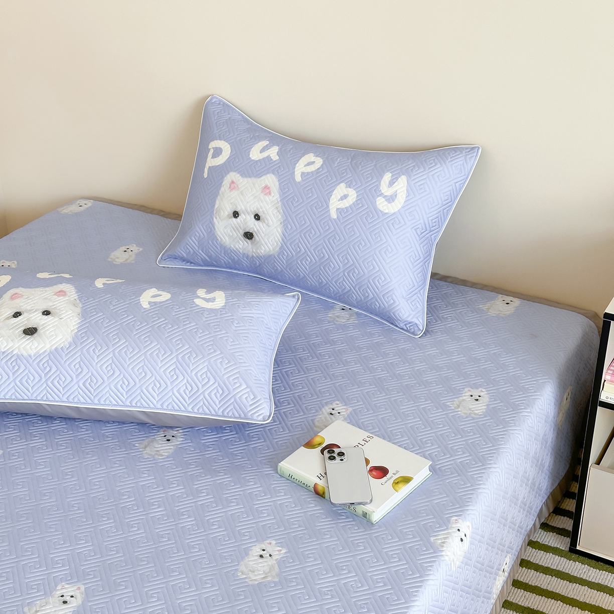 91家纺网 家纺一手货源 找家纺 琳可家居 2025春夏新款轻奢宽边数码印花兰精天丝床盖萌物系列 萌宠小狗