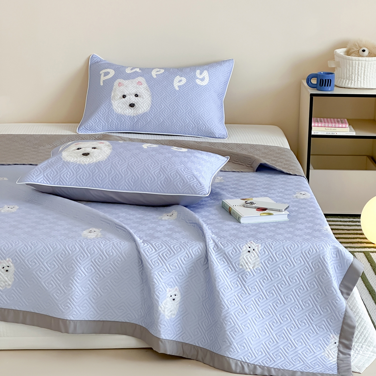 91家纺网 家纺一手货源 找家纺 琳可家居 2025春夏新款轻奢宽边数码印花兰精天丝床盖萌物系列 萌宠小狗