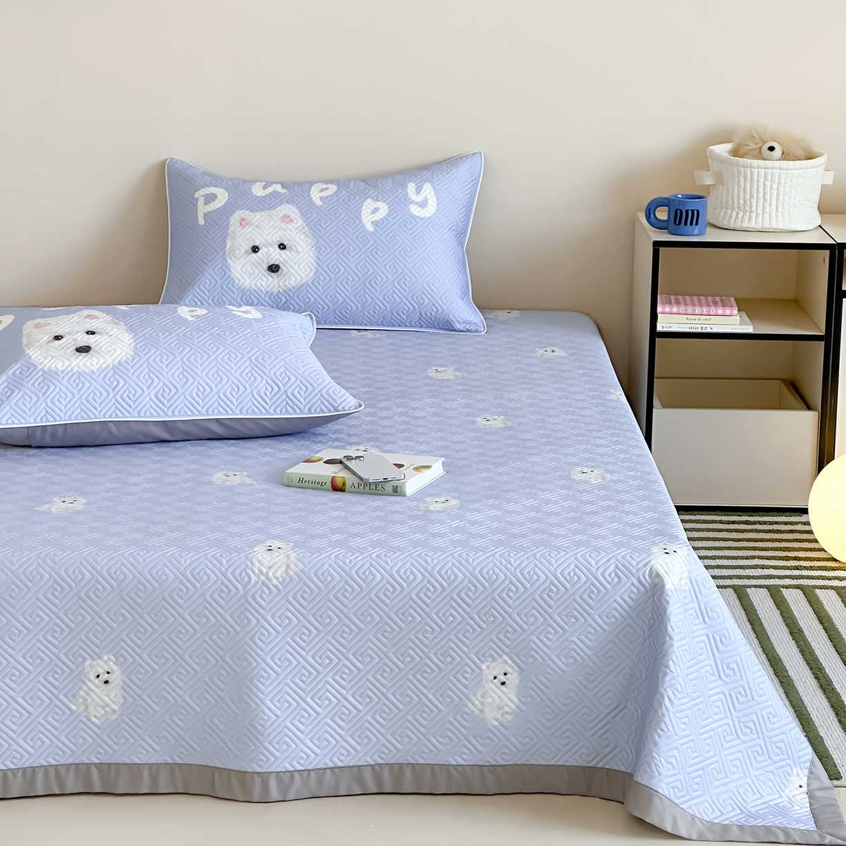 91家纺网 家纺一手货源 找家纺 琳可家居 2025春夏新款轻奢宽边数码印花兰精天丝床盖萌物系列 萌宠小狗