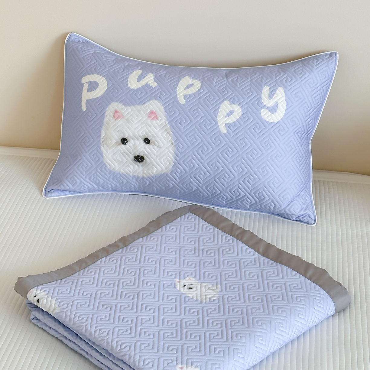 91家纺网 家纺一手货源 找家纺 琳可家居 2025春夏新款轻奢宽边数码印花兰精天丝床盖萌物系列 叠拍组合仅供参考