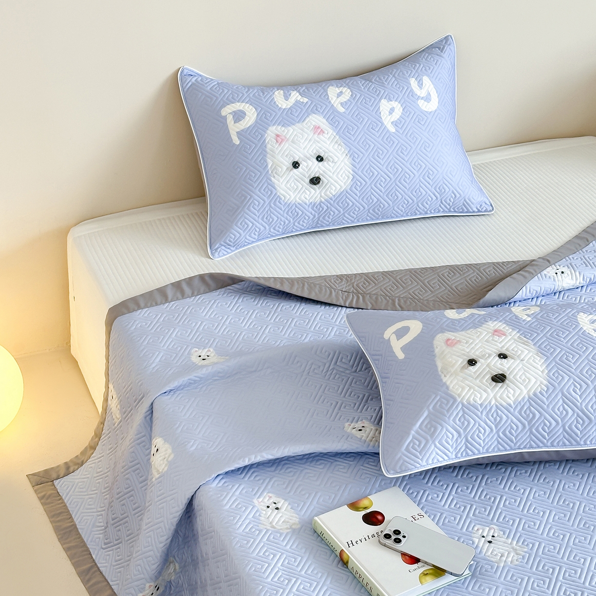 91家纺网 家纺一手货源 找家纺 琳可家居 2025春夏新款轻奢宽边数码印花兰精天丝床盖萌物系列 萌宠小狗