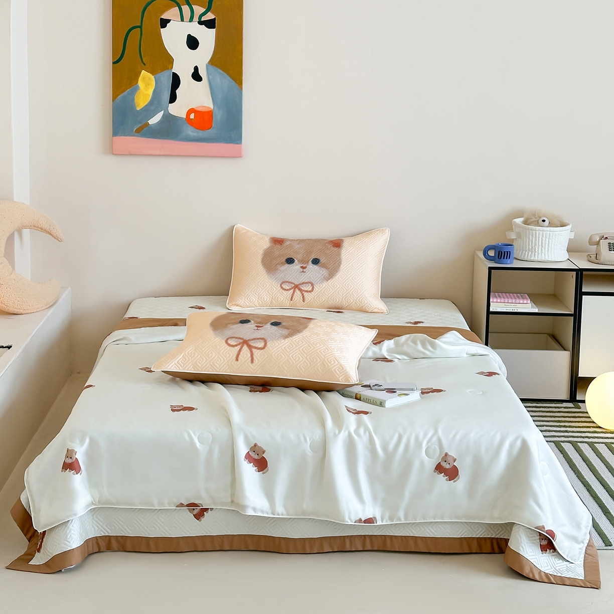 91家纺网 家纺一手货源 找家纺 琳可家居 2025春夏新款轻奢宽边数码印花兰精天丝床盖萌物系列 福宝小猫