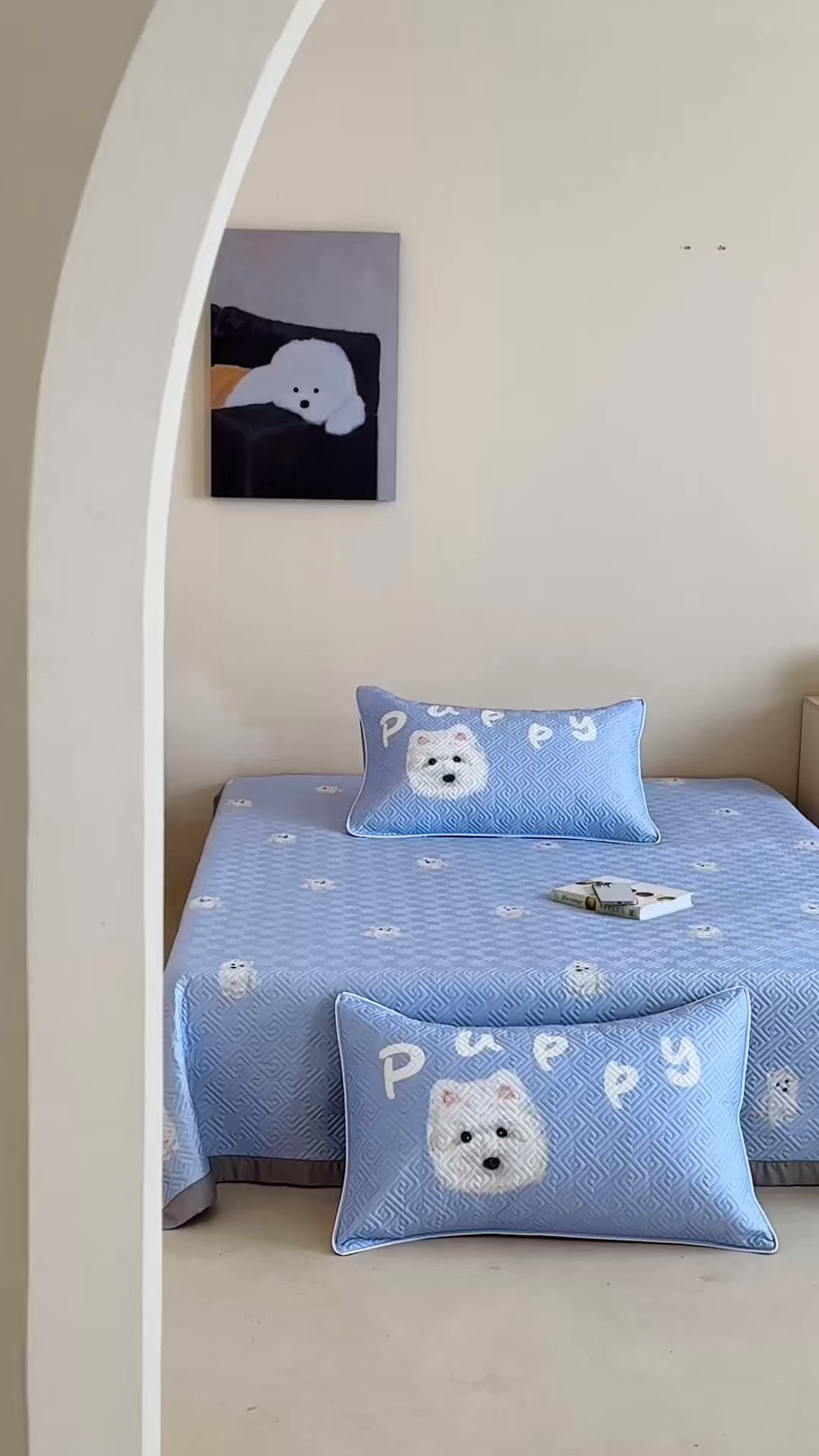 91家纺网 家纺一手货源 找家纺 琳可家居 2025春夏新款轻奢宽边数码印花兰精天丝床盖萌物系列 萌宠小狗