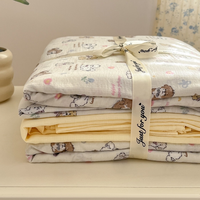 91家纺网 家纺一手货源 找家纺 玉海棠家纺 2025新款云感提花双层纱印花系列四件套-场景一 布丁狗