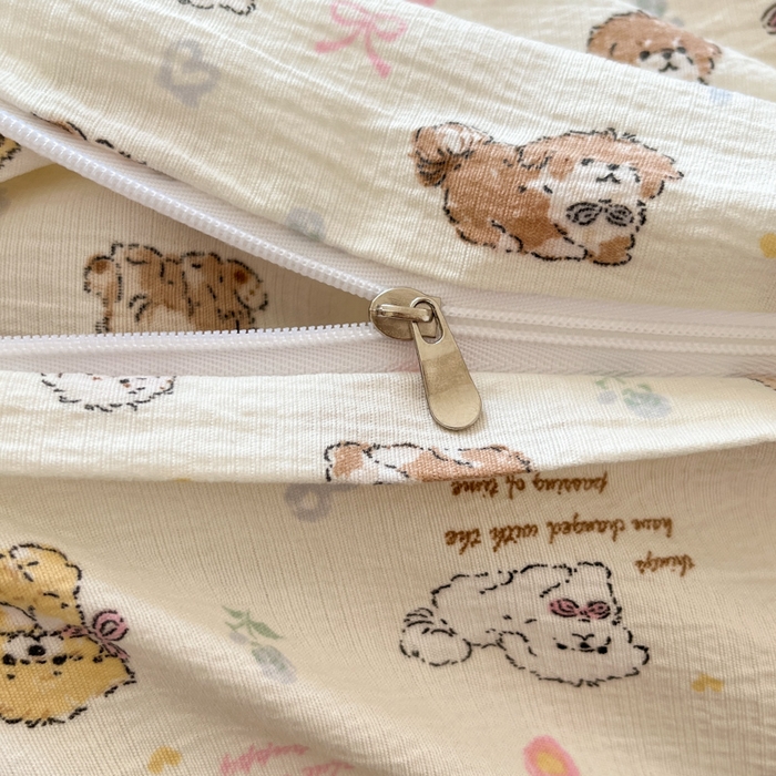 91家纺网 家纺一手货源 找家纺 玉海棠家纺 2025新款云感提花双层纱印花系列四件套-场景一 布丁狗