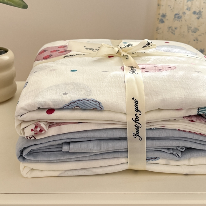 91家纺网 家纺一手货源 找家纺 玉海棠家纺 2025新款云感提花双层纱印花系列四件套-场景一 蓝色爱心