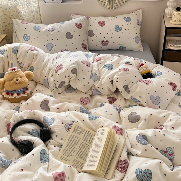 91家纺网 家纺一手货源 找家纺 玉海棠家纺 2025新款云感提花双层纱印花系列四件套-场景一 蓝色爱心