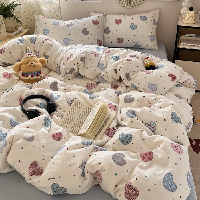 91家纺网 家纺一手货源 找家纺 玉海棠家纺 2025新款云感提花双层纱印花系列四件套-场景一 蓝色爱心