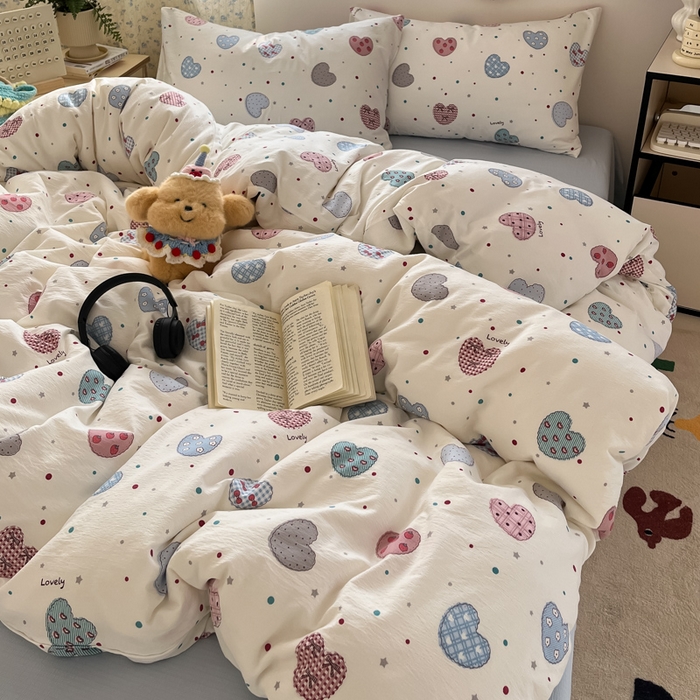 91家纺网 家纺一手货源 找家纺 玉海棠家纺 2025新款云感提花双层纱印花系列四件套-场景一 蓝色爱心