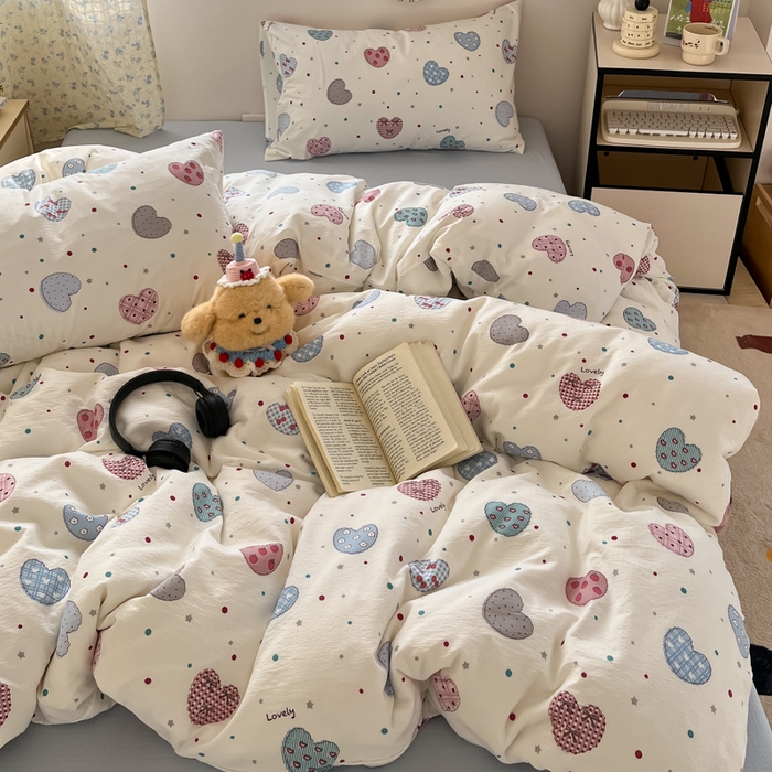 91家纺网 家纺一手货源 找家纺 玉海棠家纺 2025新款云感提花双层纱印花系列四件套-场景一 蓝色爱心