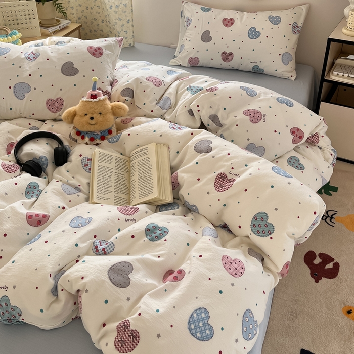 91家纺网 家纺一手货源 找家纺 玉海棠家纺 2025新款云感提花双层纱印花系列四件套-场景一 蓝色爱心