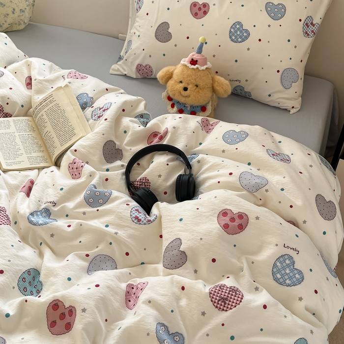 91家纺网 家纺一手货源 找家纺 玉海棠家纺 2025新款云感提花双层纱印花系列四件套-场景一 蓝色爱心