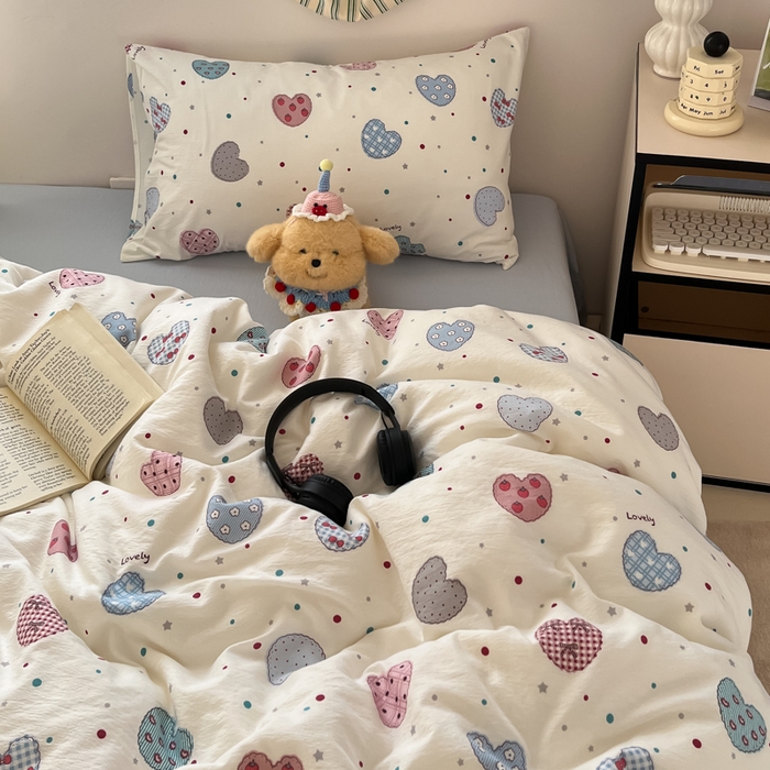 91家纺网 家纺一手货源 找家纺 玉海棠家纺 2025新款云感提花双层纱印花系列四件套-场景一 蓝色爱心