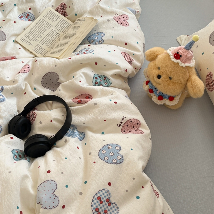 91家纺网 家纺一手货源 找家纺 玉海棠家纺 2025新款云感提花双层纱印花系列四件套-场景一 蓝色爱心