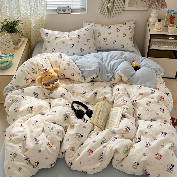 91家纺网 家纺一手货源 找家纺 玉海棠家纺 2025新款云感提花双层纱印花系列四件套-场景一 米奇