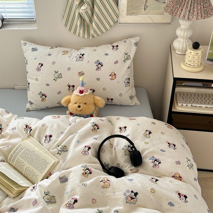 91家纺网 家纺一手货源 找家纺 玉海棠家纺 2025新款云感提花双层纱印花系列四件套-场景一 米奇