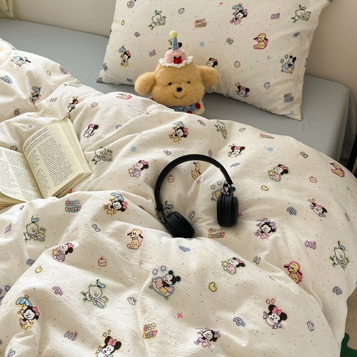 91家纺网 家纺一手货源 找家纺 玉海棠家纺 2025新款云感提花双层纱印花系列四件套-场景一 米奇