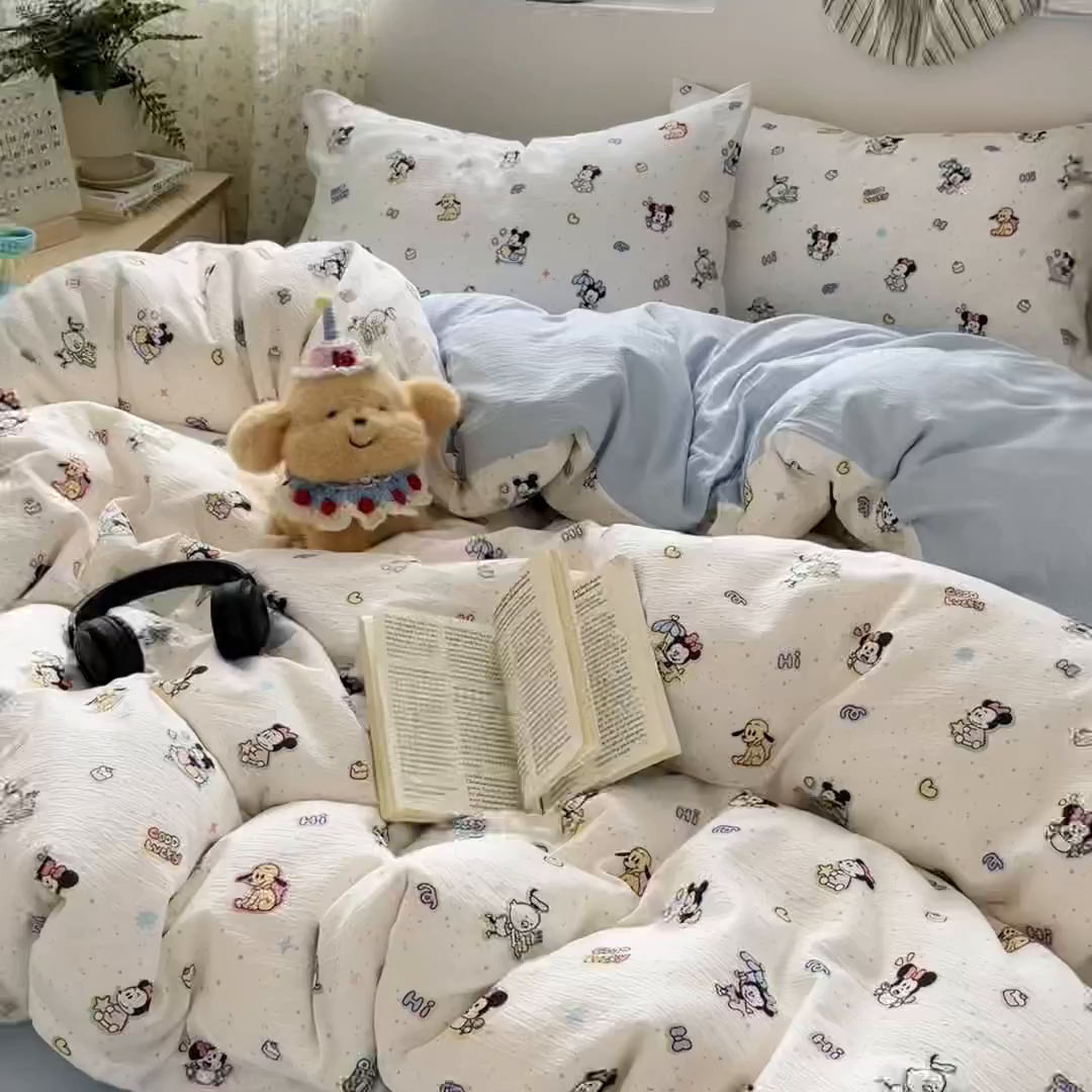 91家纺网 家纺一手货源 找家纺 玉海棠家纺 2025新款云感提花双层纱印花系列四件套-场景一 米奇