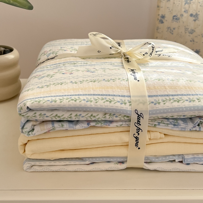 91家纺网 家纺一手货源 找家纺 玉海棠家纺 2025新款云感提花双层纱印花系列四件套-场景一 晴天