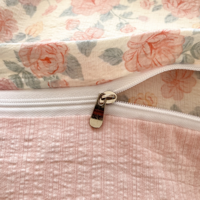 91家纺网 家纺一手货源 找家纺 玉海棠家纺 2025新款云感提花双层纱印花系列四件套-场景一 春风里