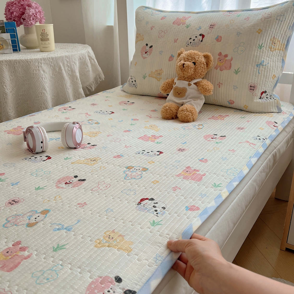 91家纺网 家纺一手货源 找家纺 （总）六巷胡同 2025新款INS卡通A类双面全棉绗缝夹棉学生床盖