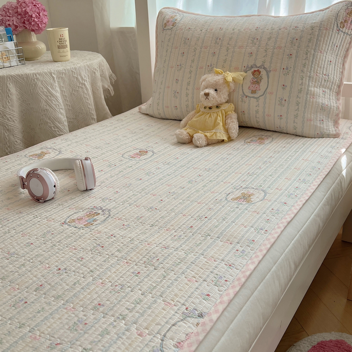 91家纺网 家纺一手货源 找家纺 （总）六巷胡同 2025新款INS卡通A类双面全棉绗缝夹棉学生床盖