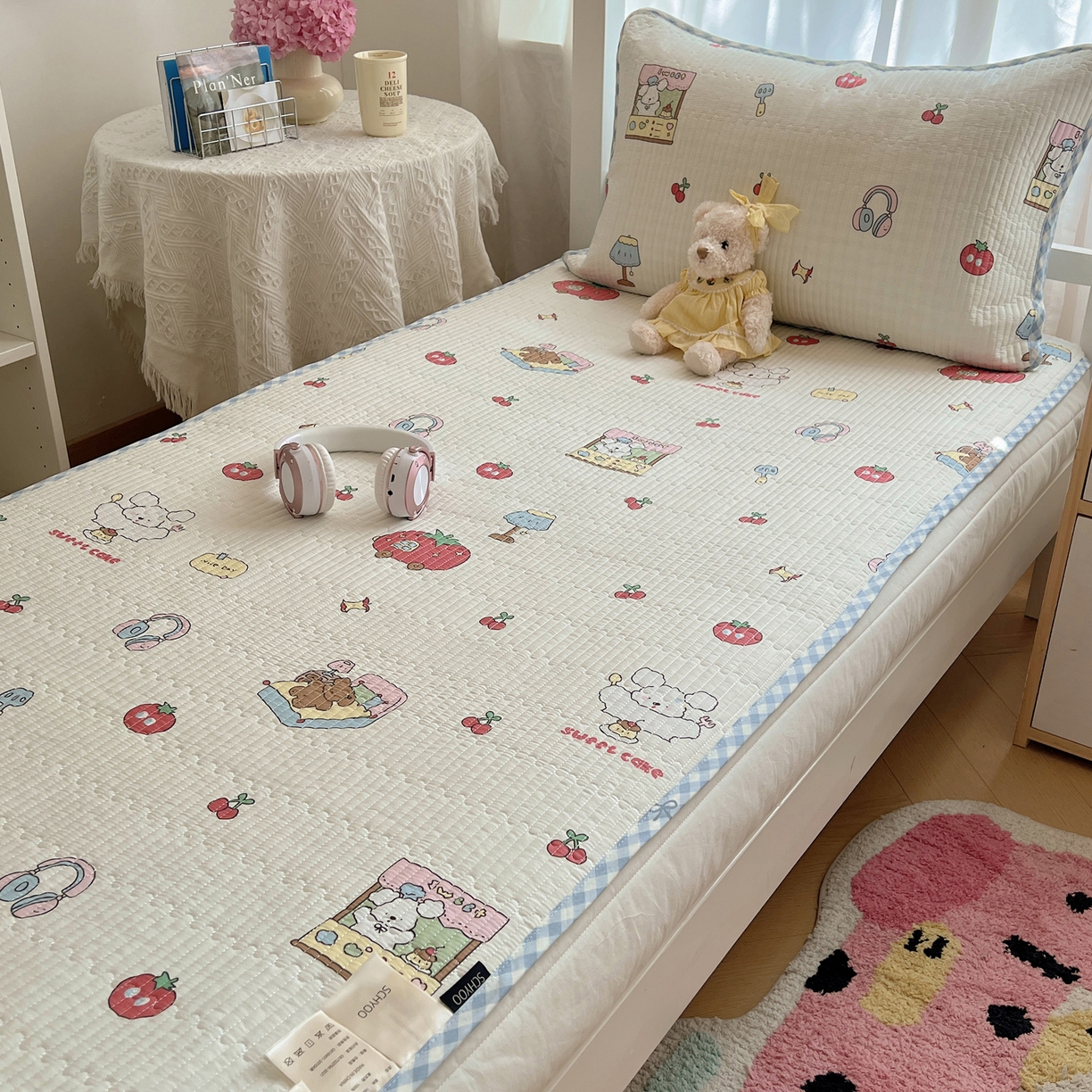 91家纺网 家纺一手货源 找家纺 六巷胡同 2025新款INS卡通A类双面全棉绗缝夹棉学生床盖 床盖-狗狗甜品屋