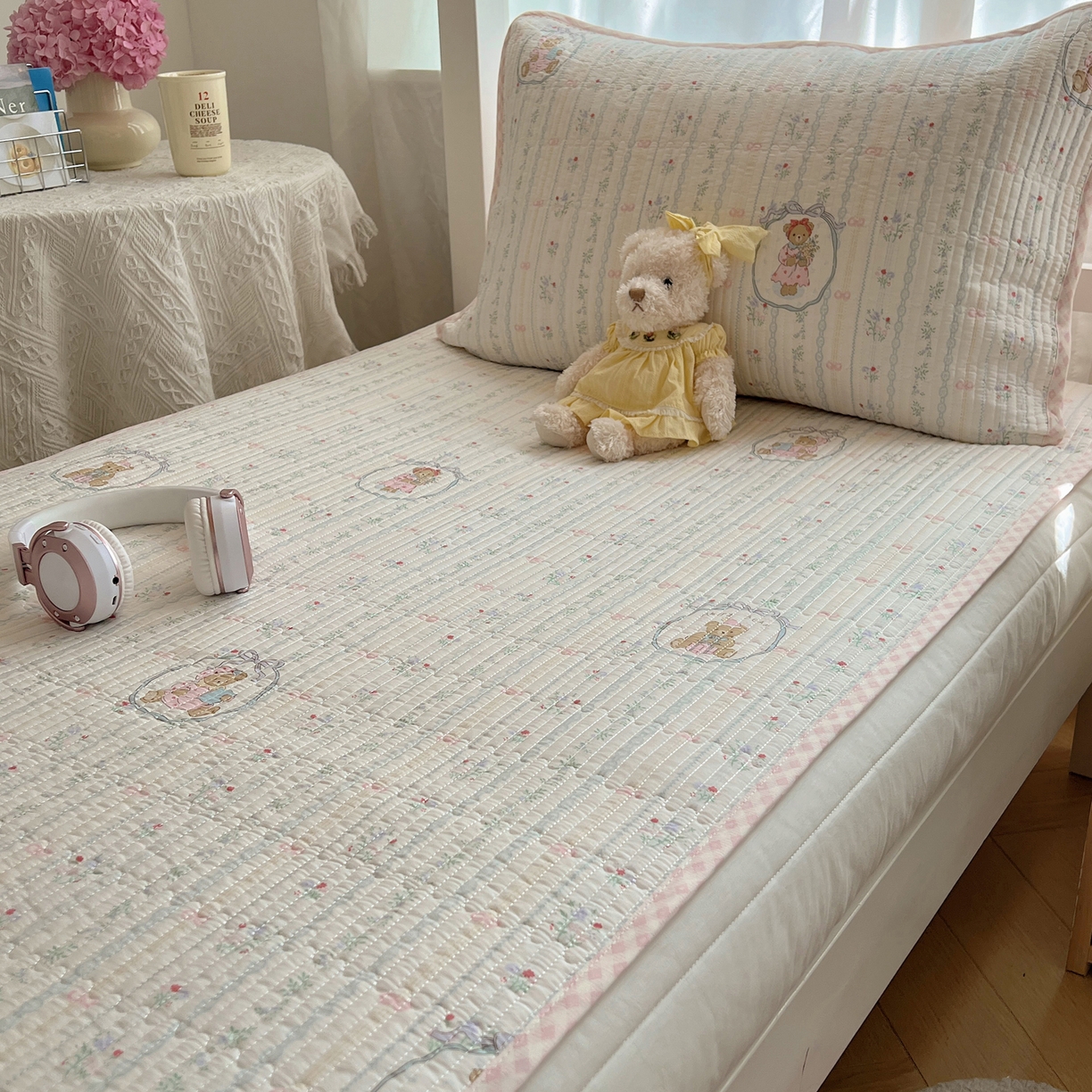 91家纺网 家纺一手货源 找家纺 （总）六巷胡同 2025新款INS卡通A类双面全棉绗缝夹棉学生床盖