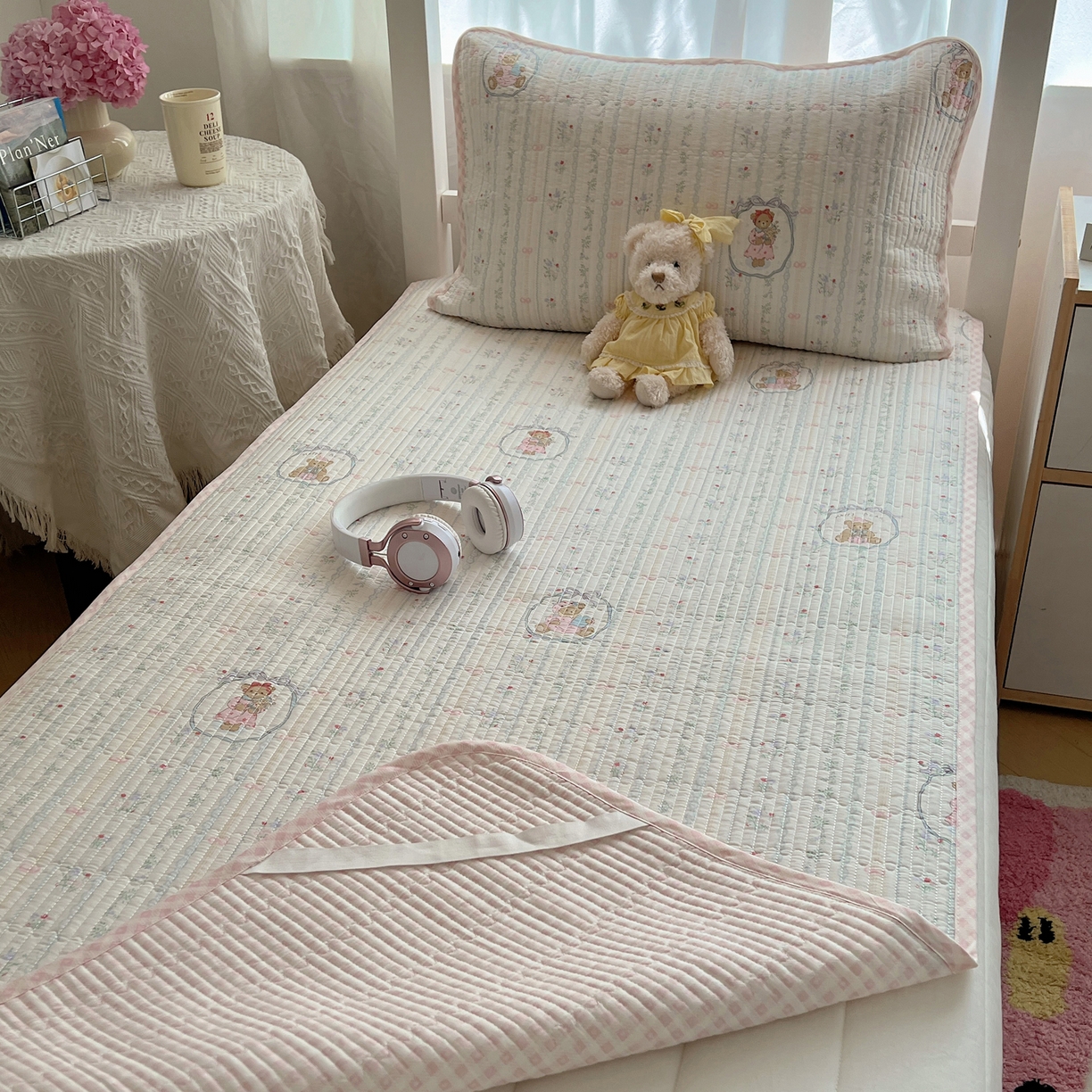 91家纺网 家纺一手货源 找家纺 （总）六巷胡同 2025新款INS卡通A类双面全棉绗缝夹棉学生床盖