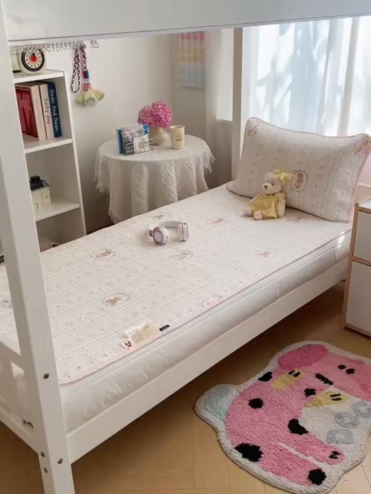 91家纺网 家纺一手货源 找家纺 （总）六巷胡同 2025新款INS卡通A类双面全棉绗缝夹棉学生床盖