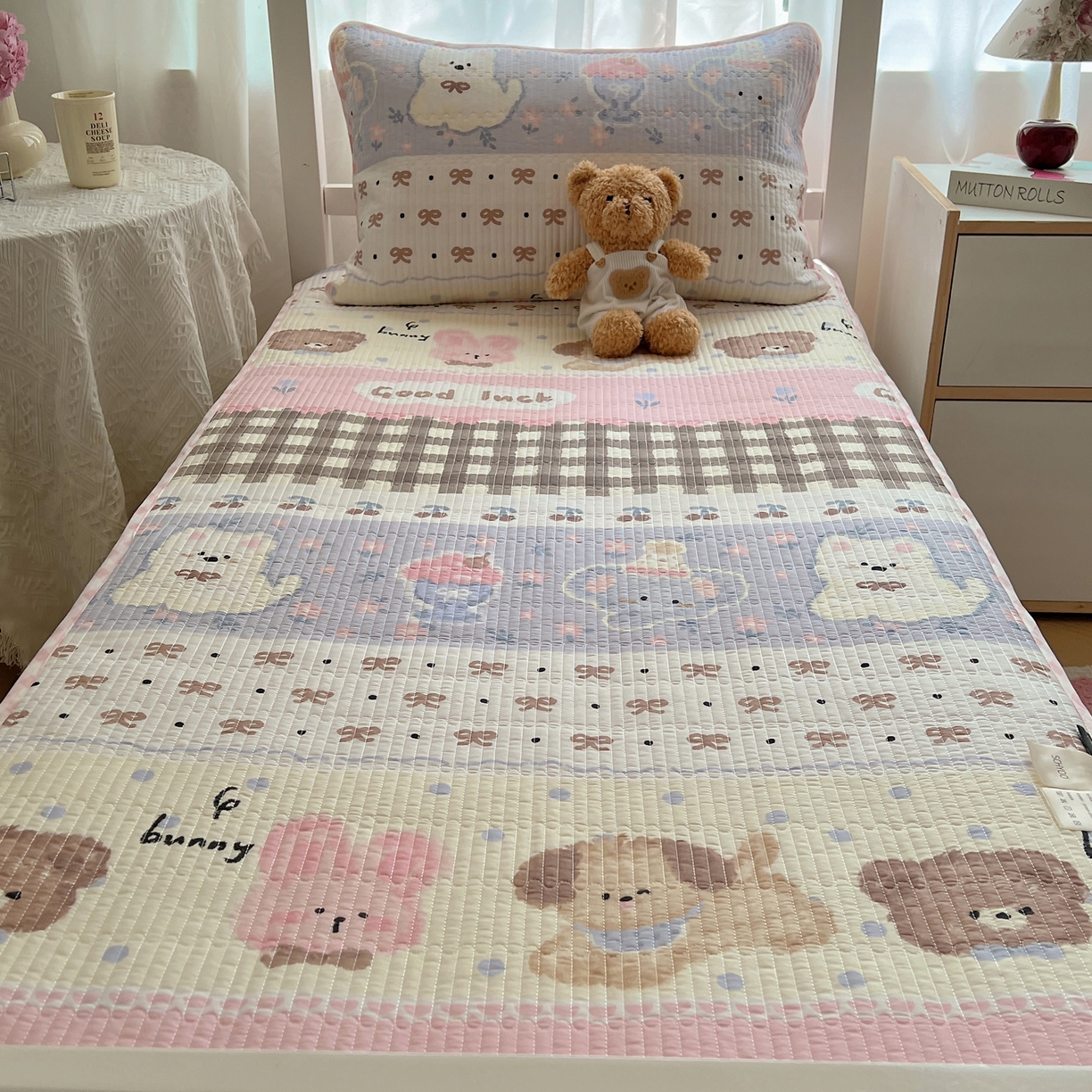 91家纺网 家纺一手货源 找家纺 六巷胡同 2025新款INS卡通A类双面全棉绗缝夹棉学生床盖 床盖-涂鸦动物集