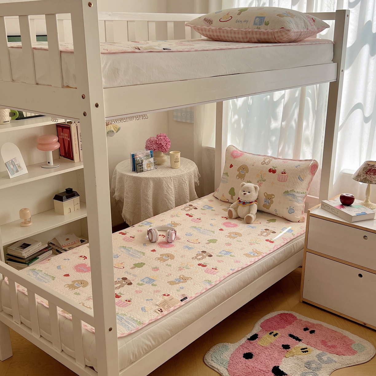 91家纺网 家纺一手货源 找家纺 六巷胡同 2025新款INS卡通A类双面全棉绗缝夹棉学生床盖 床盖-周末游园会