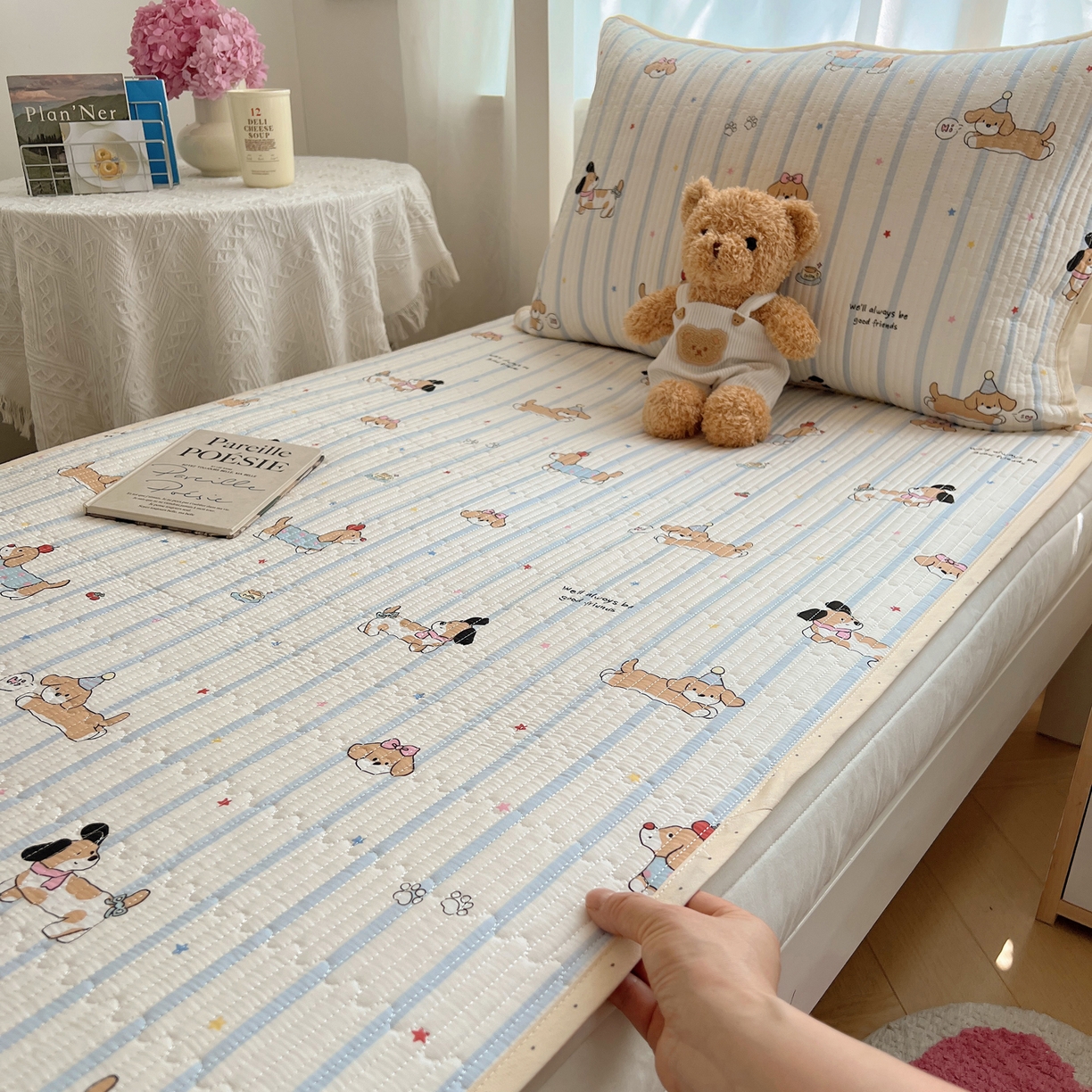 六巷胡同 2025新款INS卡通A类双面全棉绗缝夹棉学生床盖 床盖-星星腊肠狗