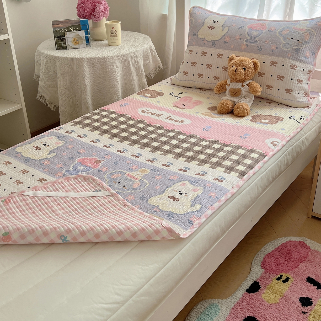 91家纺网 家纺一手货源 找家纺 六巷胡同 2025新款INS卡通A类双面全棉绗缝夹棉学生床盖 床盖-涂鸦动物集