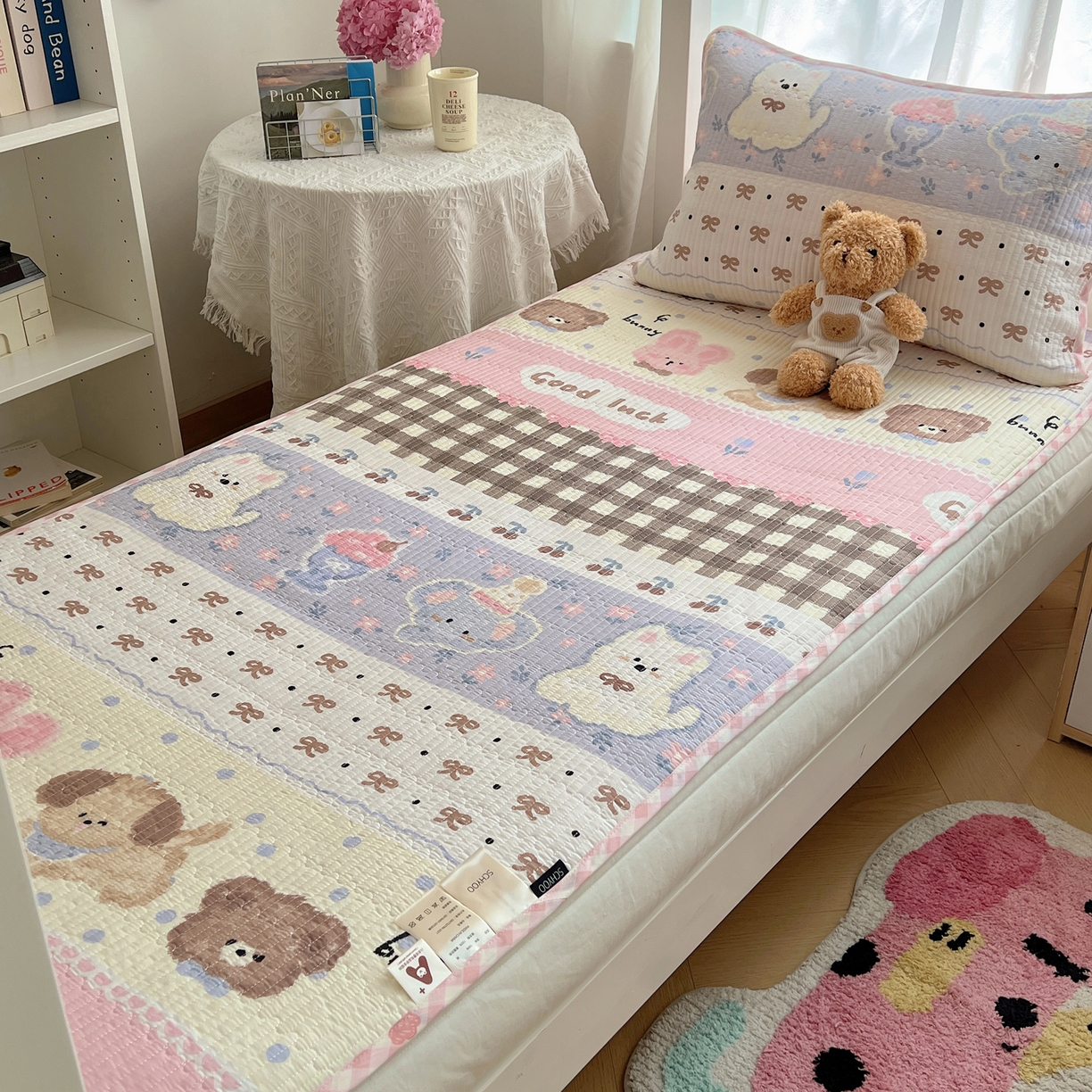 91家纺网 家纺一手货源 找家纺 六巷胡同 2025新款INS卡通A类双面全棉绗缝夹棉学生床盖 床盖-涂鸦动物集