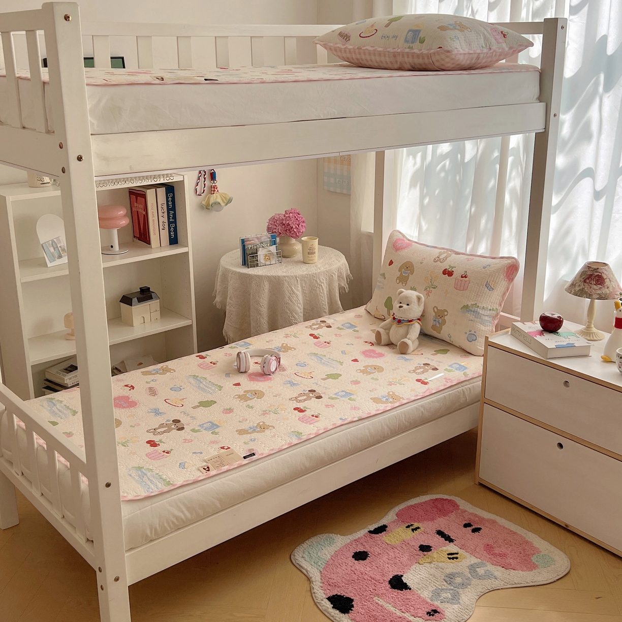 91家纺网 家纺一手货源 找家纺 六巷胡同 2025新款INS卡通A类双面全棉绗缝夹棉学生床盖 床盖-周末游园会