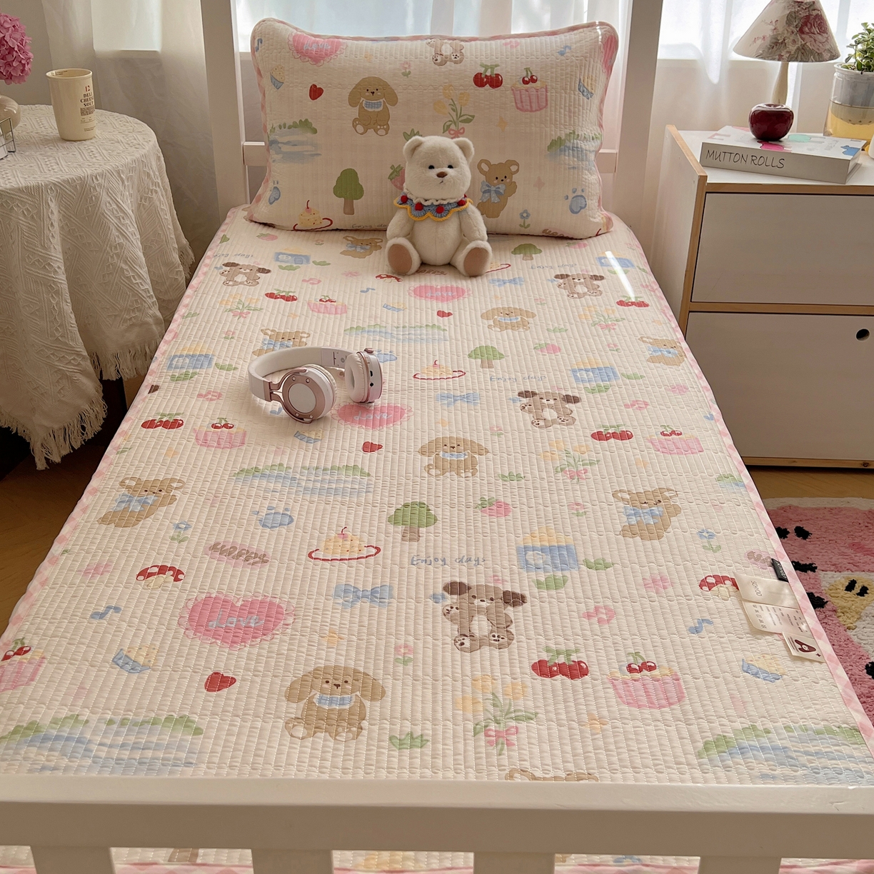 91家纺网 家纺一手货源 找家纺 六巷胡同 2025新款INS卡通A类双面全棉绗缝夹棉学生床盖 床盖-周末游园会