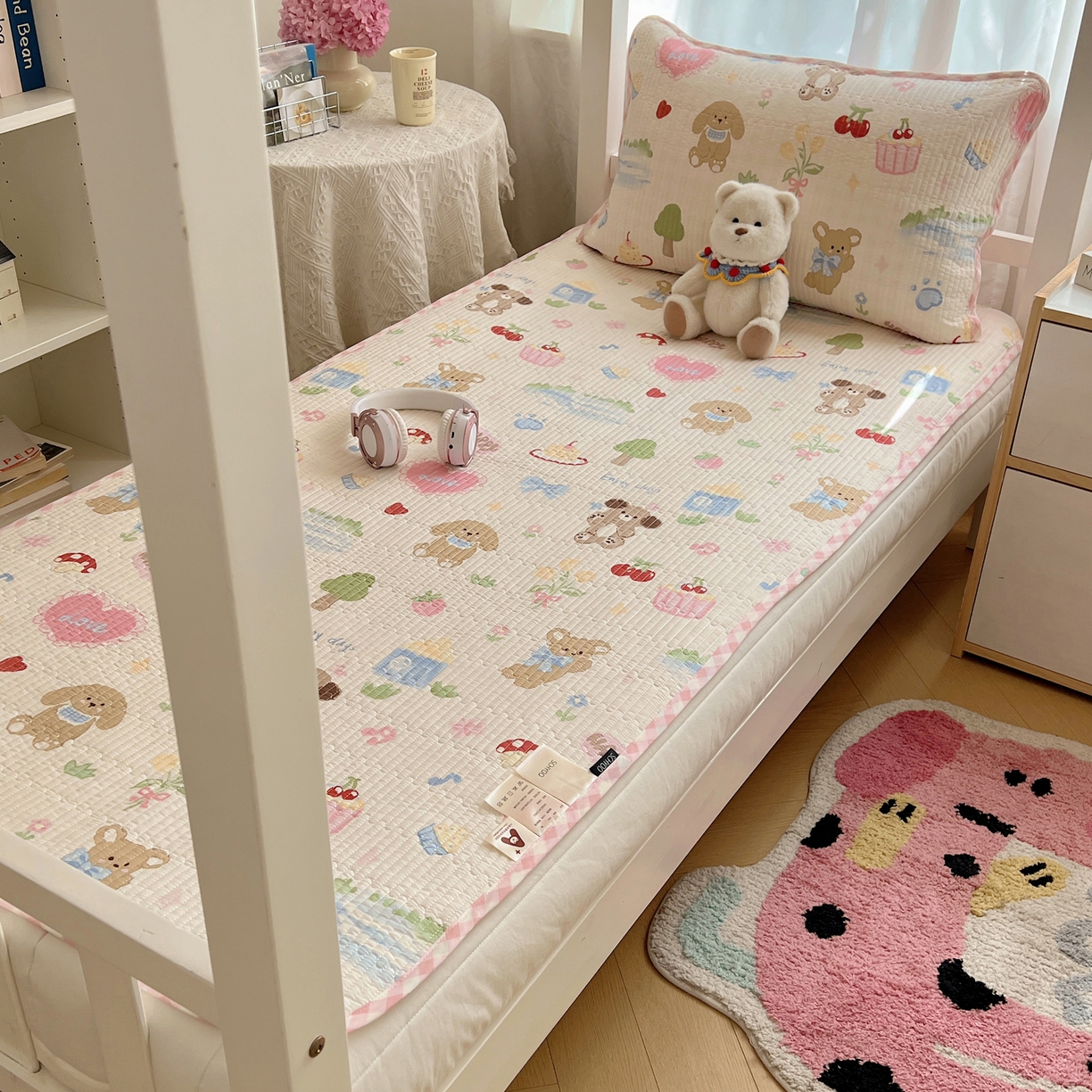 91家纺网 家纺一手货源 找家纺 六巷胡同 2025新款INS卡通A类双面全棉绗缝夹棉学生床盖 床盖-周末游园会