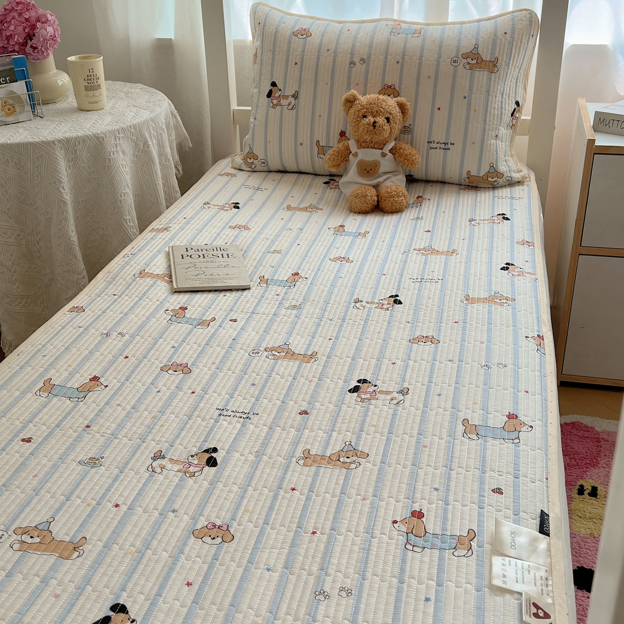 91家纺网 家纺一手货源 找家纺 六巷胡同 2025新款INS卡通A类双面全棉绗缝夹棉学生床盖 床盖-星星腊肠狗