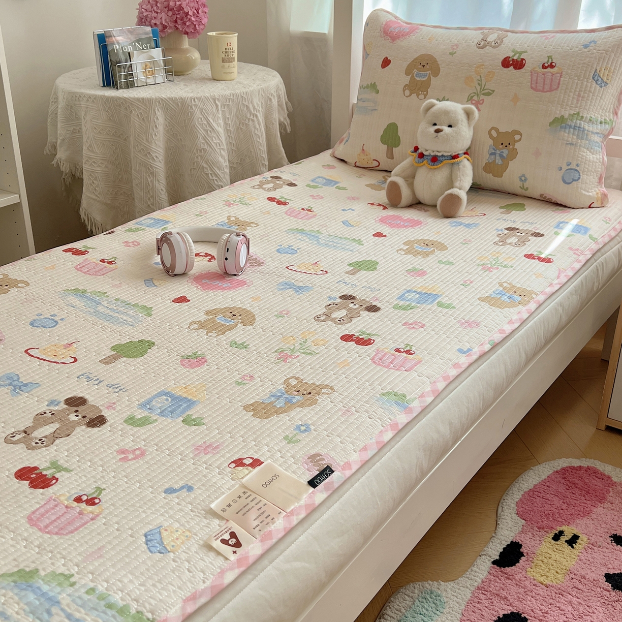 91家纺网 家纺一手货源 找家纺 六巷胡同 2025新款INS卡通A类双面全棉绗缝夹棉学生床盖 床盖-周末游园会