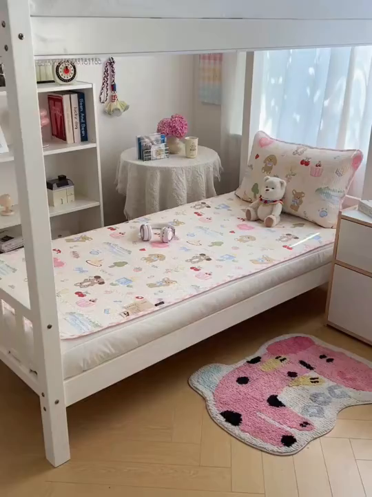 91家纺网 家纺一手货源 找家纺 六巷胡同 2025新款INS卡通A类双面全棉绗缝夹棉学生床盖 床盖-周末游园会