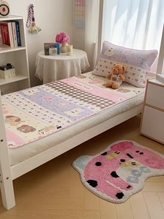 91家纺网 家纺一手货源 找家纺 六巷胡同 2025新款INS卡通A类双面全棉绗缝夹棉学生床盖 床盖-涂鸦动物集