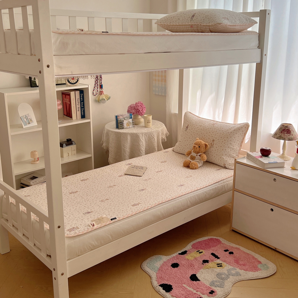 91家纺网 家纺一手货源 找家纺 六巷胡同 2025新款INS卡通A类双面全棉绗缝夹棉学生床盖 床盖-花丛知趣熊