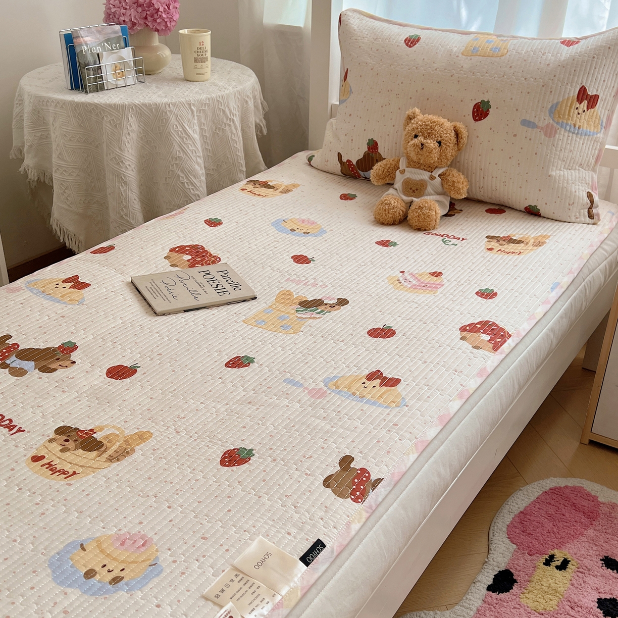 六巷胡同 2025新款INS卡通A类双面全棉绗缝夹棉学生床盖 床盖-蛋糕腊肠狗