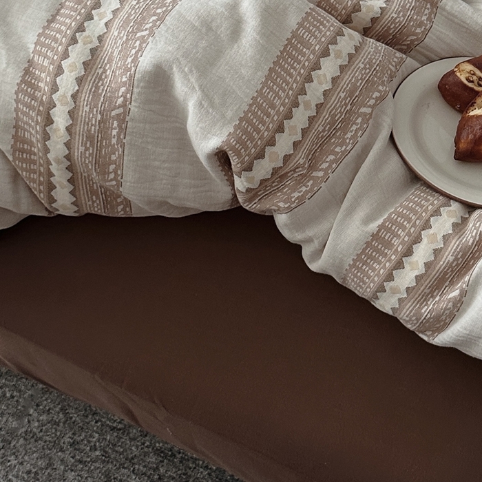 91家纺网 家纺一手货源 找家纺 （总）柚可家居 2025新款40支全棉纯棉提花人字纹四件套-克拉玛依夜（风格二）（严格控价券后不低于：318和338元，套件会员减20元）