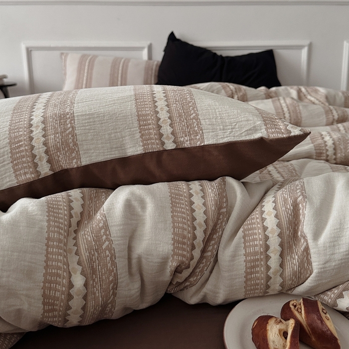 91家纺网 家纺一手货源 找家纺 （总）柚可家居 2025新款40支全棉纯棉提花人字纹四件套-克拉玛依夜（风格二）（严格控价券后不低于：318和338元，套件会员减20元）