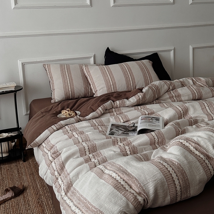 91家纺网 家纺一手货源 找家纺 （总）柚可家居 2025新款40支全棉纯棉提花人字纹四件套-克拉玛依夜（风格二）（严格控价券后不低于：318和338元，套件会员减20元）