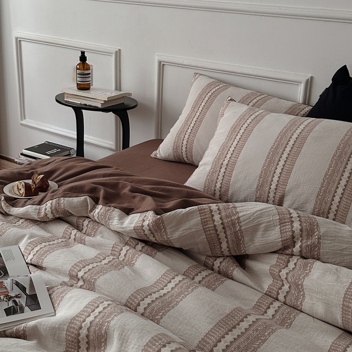 91家纺网 家纺一手货源 找家纺 （总）柚可家居 2025新款40支全棉纯棉提花人字纹四件套-克拉玛依夜（风格二）（严格控价券后不低于：318和338元，套件会员减20元）