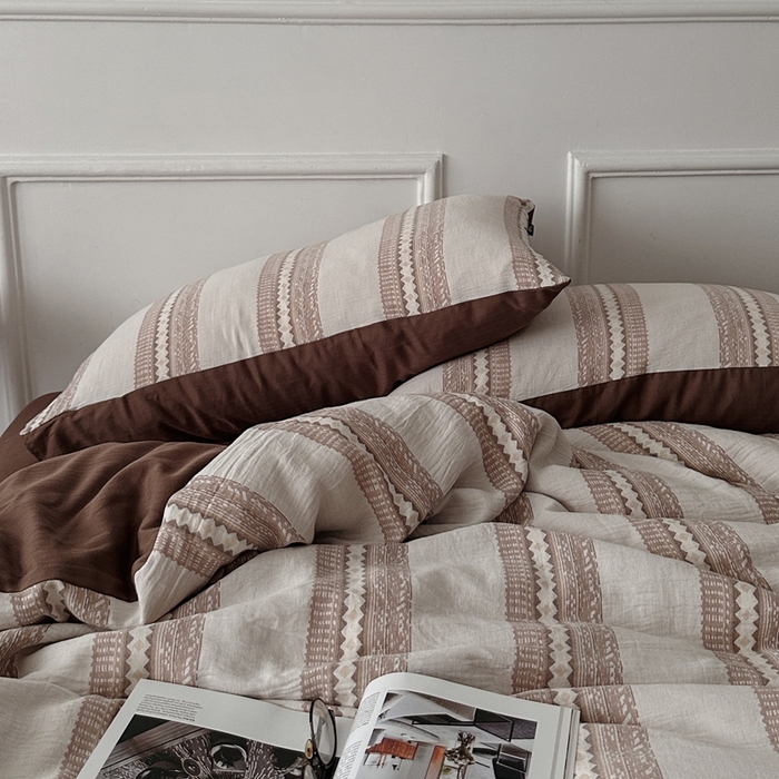 91家纺网 家纺一手货源 找家纺 柚可家居 2025新款40支全棉纯棉提花人字纹四件套-克拉玛依夜（风格二）（严格控价券后不低于：318和338元，套件会员减20元） 克拉玛依夜（枕套提花一对）